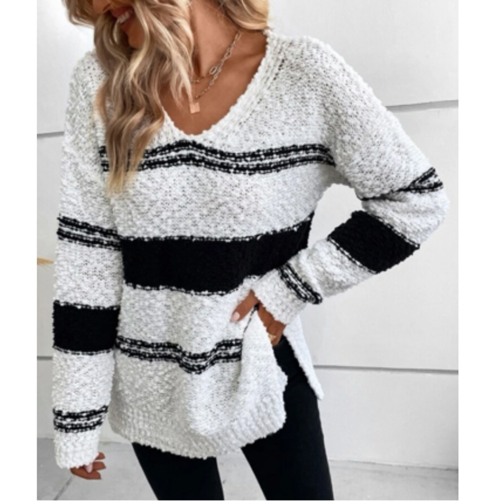 Cozy Swiss dot V neck popcorn sweater top - Picture 2 of 12